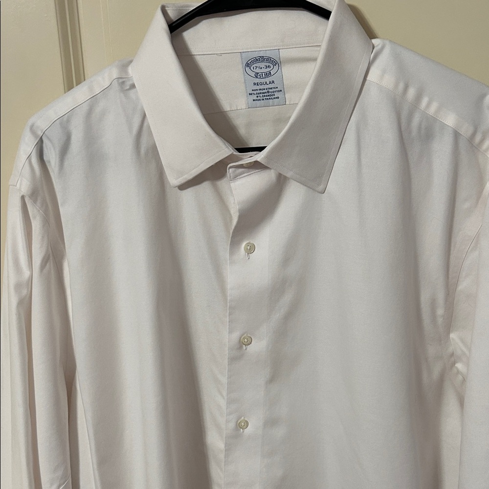 Brooks Brothers Classic White Dress Shirt
0052